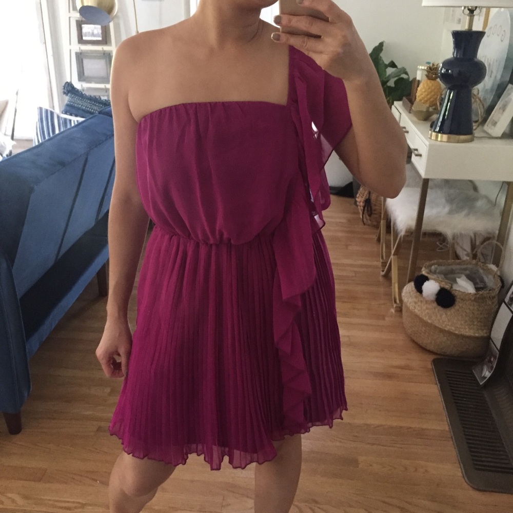 2b Bebe one shoulder Dress